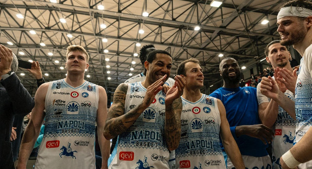 Il Napoli Basket prosegue nella sua corsa salvezza, superata Sassari 87-70! Green show