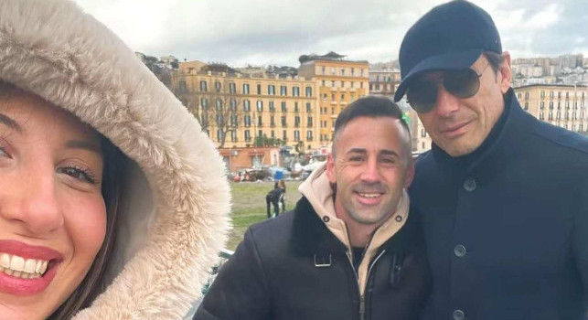 Antonio Conte beccato in incognito in pieno centro a Napoli | FOTO