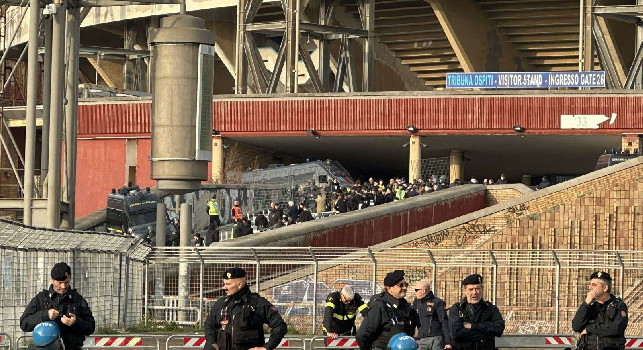 Napoli-Juve, già tantissimi tifosi bianconeri in fila al settore ospiti | FOTO CN24