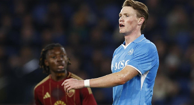 Roma-Napoli, Koné spinge McTominay in area. Marelli: Contatto che lascia dubbi, il Var non può intervenire