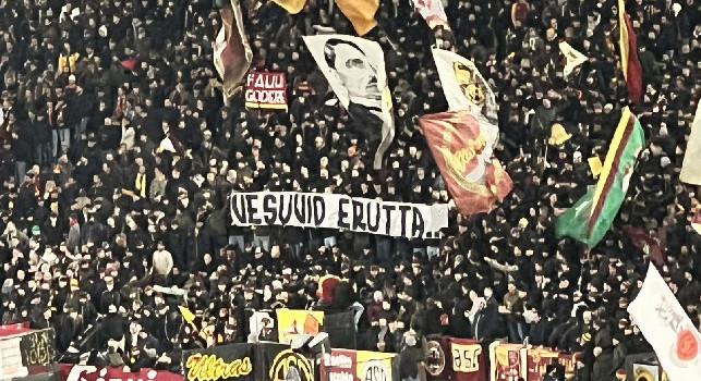 Roma-Napoli, altro striscione in Curva Sud: Vesuvio erutta | FOTO