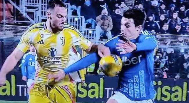 La moviola di Como-Juve: Gatti tocca il pallone con la mano ma non è rigore