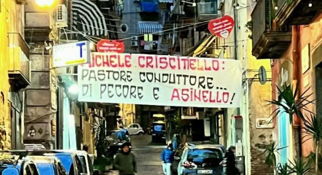 Striscione contro Criscitiello ai Quartieri Spagnoli | FOTO