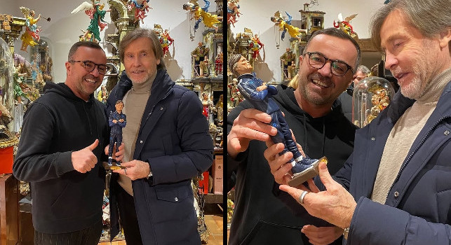 Lele Oriali incantato dall'arte presepiale: visita da Di Virgilio e statuina personalizzata | FOTO