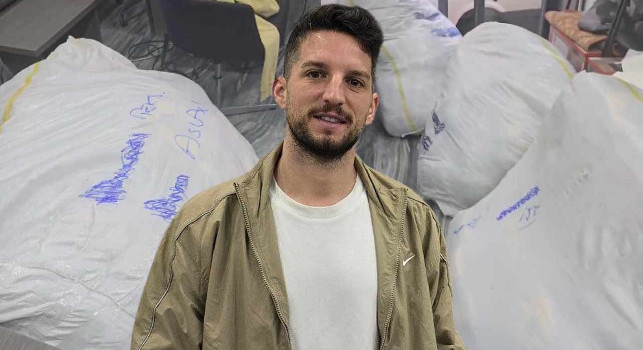 Mertens regala coperte ai senzatetto: Ho un debito col popolo turco