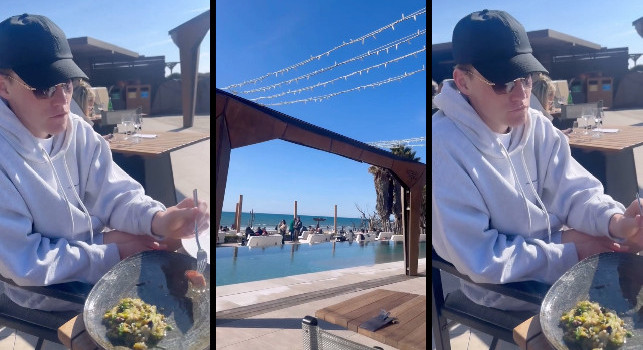 Giornata relax in spiaggia per McTominay dopo Lazio-Napoli | VIDEO