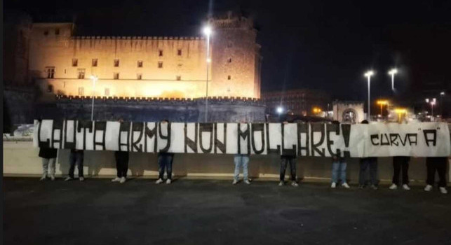 Ultras Napoli, striscione di solidarietà per i tifosi bulgari della Lokomotiv Plovdiv | FOTO