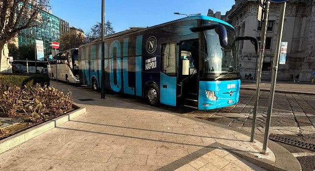 Como-Napoli, il pullman degli azzurri è arrivato allo stadio: l'accoglienza dei tifosi | VIDEO CN24