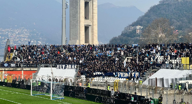 Como-Napoli, finalmente tornano gli ultras in trasferta: l'immagine del settore ospiti | FOTO