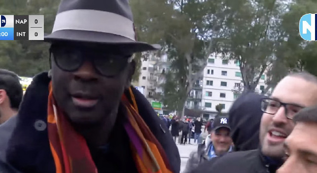 Napoli-Inter, Lilian Thuram tra selfie e battute coi tifosi del Napoli | VIDEO CN24