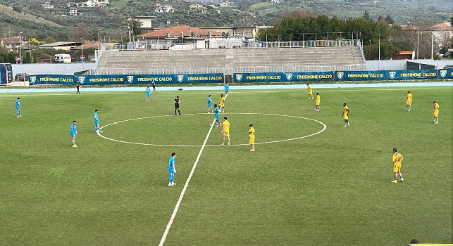 Frosinone-Napoli 3-1 (1' Mboumbou, 3' Cichero, 33' Barcella, 73' Dixon): azzurrini ko in 9, Frosinone ora a +6