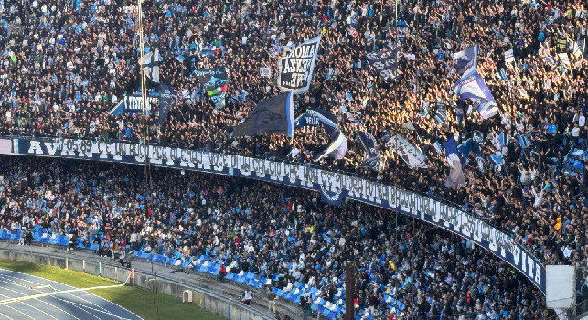 C'è un buco per Alemao..., la Curva A rende omaggio a Bruno Pizzul con uno splendido striscione | FOTO