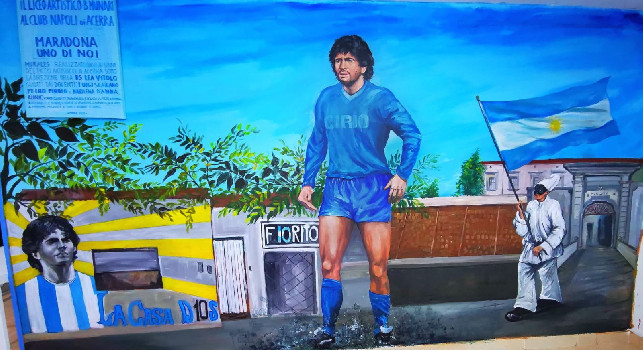 'Partita del fango', nuovo murales e medaglione di Maradona al club Napoli Acerra | FOTO