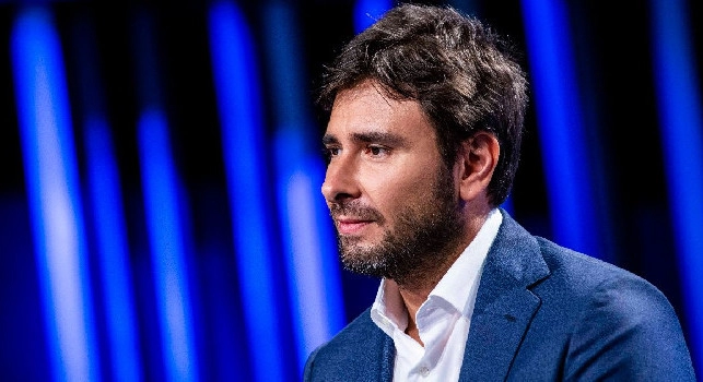 Di Battista: Maradona? Migliore come uomo che come calciatore pur essendo stato il più forte di tutti i tempi. L’Unione Europea è un cadavere putrefatto