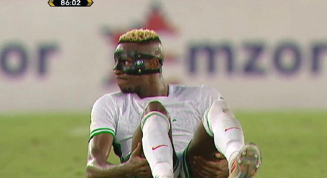 Nigeria-Zimbabwe 1-1, infortunio per Osimhen: l'accaduto | VIDEO