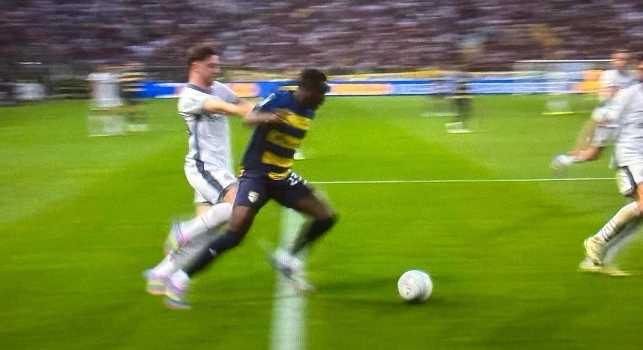 Manca un rigore al Parma? Moviola DAZN, il verdetto in diretta