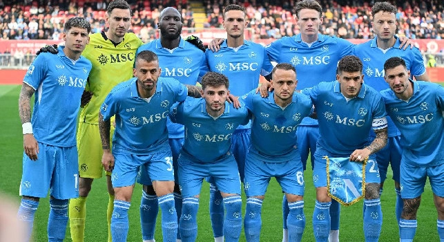 Prove di 4-4-2 in casa Napoli, ecco chi è favorito per un posto in attacco