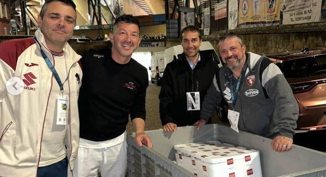 Il Torino KO a Napoli si consola con le pizze: 40 margherite consegnate ieri al Maradona | FOTO