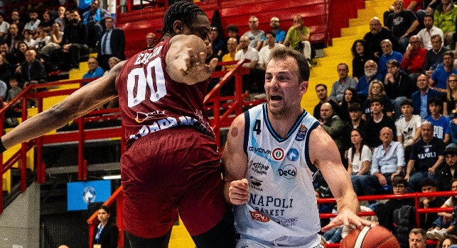 Il Napoli Basket cede alla capolista Trapani 77-95, espulso Totè e salvezza rimandata! Coach Valli: Vogliamo il miracolo, serve parlare meno con gli arbitri