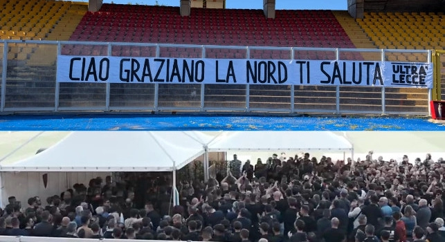 Lecce omaggia Graziano Fiorita: oggi la salma &egrave; stata trasferita al Via del Mare | VIDEO
