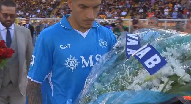 La SSC Napoli ricorda Graziano Fiorita: mazzo di fiori per ricordare il fisioterapista del Lecce | FOTO