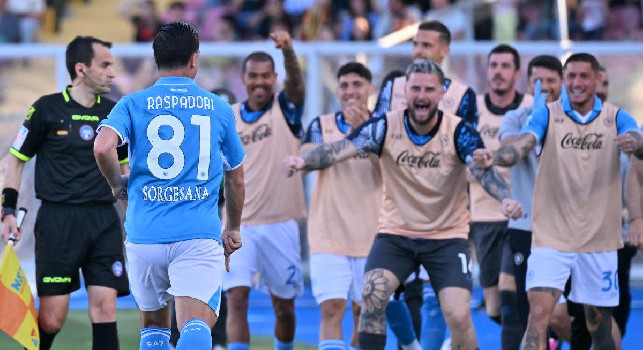 Avete visto cosa ha fatto il vice di Conte dopo il gol di Raspadori?