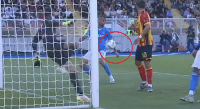 Lecce-Napoli, Open VAR svela l'audio sul braccio di Spinazzola: Prende il fianco, va con il petto