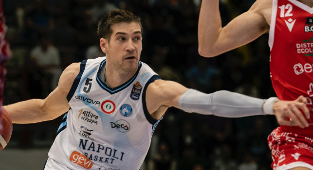 Napoli Basket impresa da urlo, è salvezza! Il capitano De Nicolao: La volevamo per i nostri tifosi, la dedichiamo col cuore a...