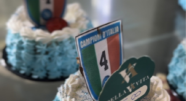 Napoli, in Piazza Carlo III è già in vendita la torta scudetto!