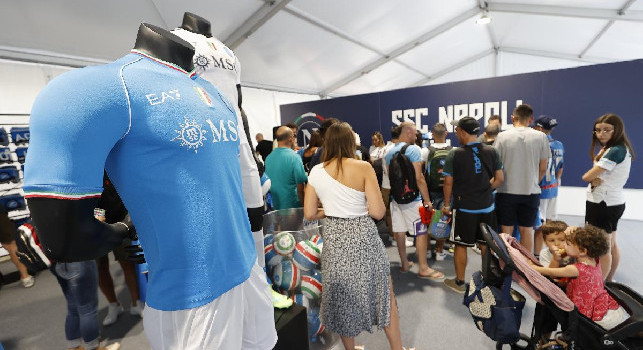 Il Napoli apre un nuovo store ufficiale in pieno centro città: ecco dove