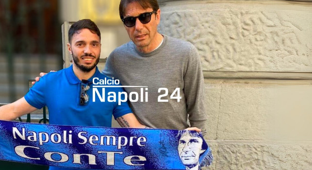 Napoli sempre ConTe!, sciarpa dedicata al tecnico: lo scatto con un tifoso | FOTO CN24