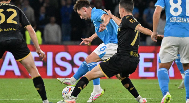Napoli-Genoa 2-2, le pagelle dei giornali per Gilmour: Il 2-2 parte da lui, regia troppo scolastica