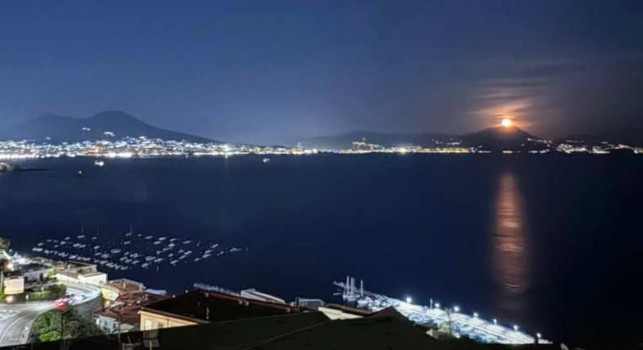 Vista mozzafiato da casa Di Lorenzo: il capitano si gode il panorama di Napoli | FOTO