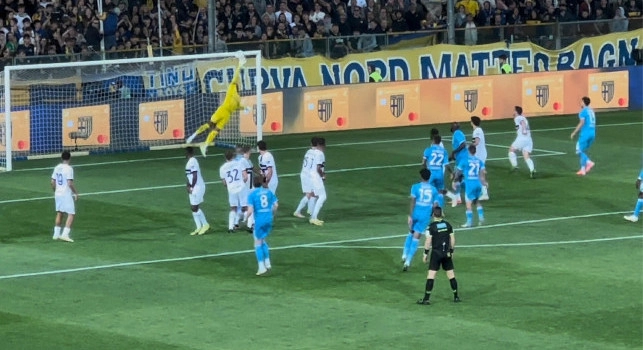 Incredibile a Parma, terza traversa colpita dal Napoli: Suzuki si supera su McTominay