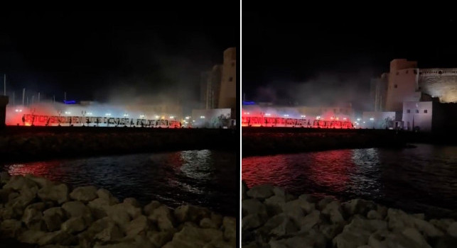Mastica sangue, bevi sudore.... Napoli-Cagliari, fantastico striscione al Castel dell'ovo | VIDEO