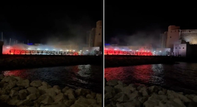 Mastica sangue, bevi sudore.... Napoli-Cagliari, fantastico striscione al Castel dell'ovo | VIDEO