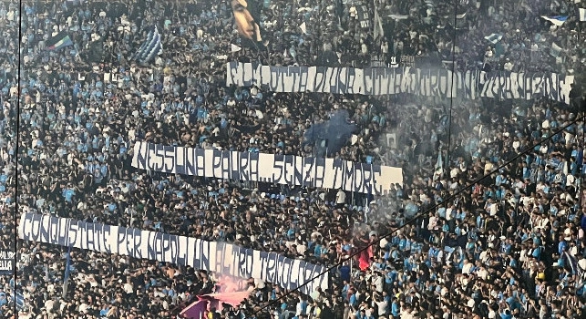 Napoli Cagliari, striscione Curva A: E’ la lotta di una città contro un’intera nazione. Napoli conquista un altro tricolore | FOTO