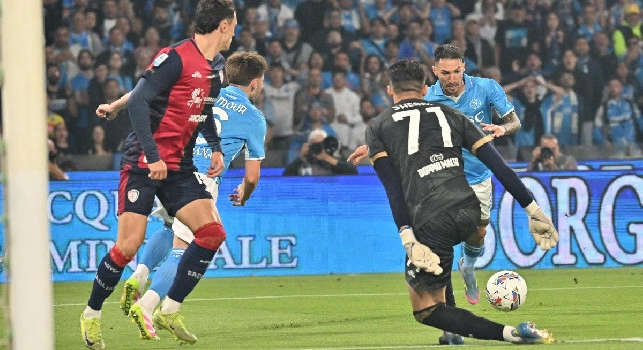 Napoli Cagliari 0-0: manata di Makoumbou a Raspadori. Si accende mini rissa con due gialli