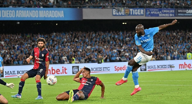Napoli Cagliari 2-0: Simeone entra al posto di Lukaku. Standing ovation per Romelu