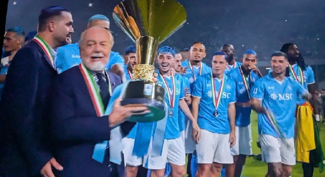 Premiazione Scudetto, la gaffe di De Laurentiis che strappa sorrisi a tutti