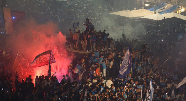 L'altra faccia del quarto scudetto Napoli: tentate rapine tra Via Marina e P.za Plebiscito, 5 persone con traumi e fratture nel Maradona