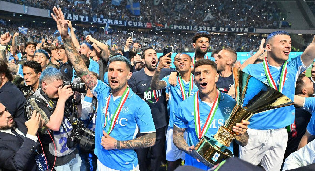 Il Napoli è campione d'Italia, possono fiorire gli scudetti, l'epica telecronaca di Repice | VIDEO