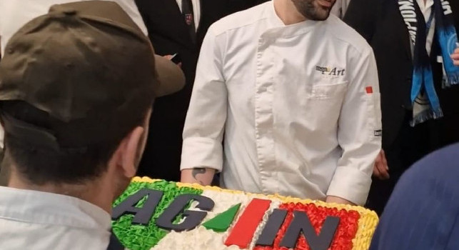 Quarto scudetto e compleanno De Laurentiis: le due torte a tema della doppia festa in tribuna al Maradona | FOTO E VIDEO
