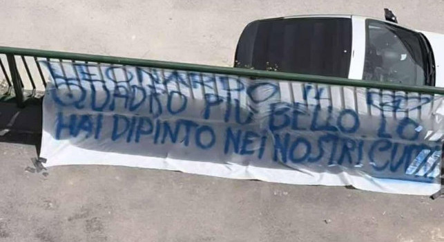 Spinazzola torna a casa e si ritrova uno striscione da brividi sotto al balcone | FOTO