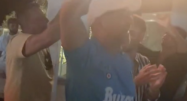 Festa Scudetto Napoli anche a Sharm, centinaia di tifosi azzurri impazziti | VIDEO