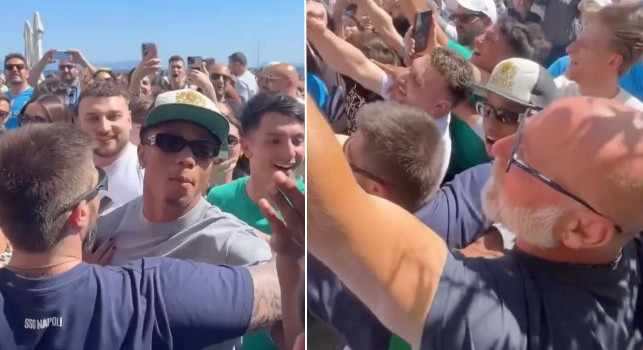 Spunta David Neres sul lungomare, guardate cosa si scatena coi tifosi del Napoli | VIDEO