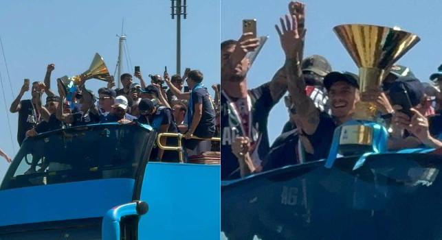 Il Napoli sfila sul Lungomare, immagini da brividi: guardate cosa fa Di Lorenzo | VIDEO