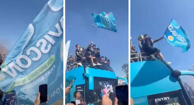 Spinazzola show, guardate cosa fa alla festa scudetto del Napoli | VIDEO