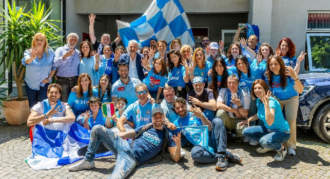 Tutto il cast di 'Un Posto al Sole' festeggia lo scudetto del Napoli | FOTO