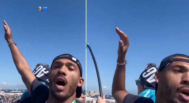 Festa scudetto Napoli, Juan Jesus canta “Vesuvio erutta” dal pullman | VIDEO